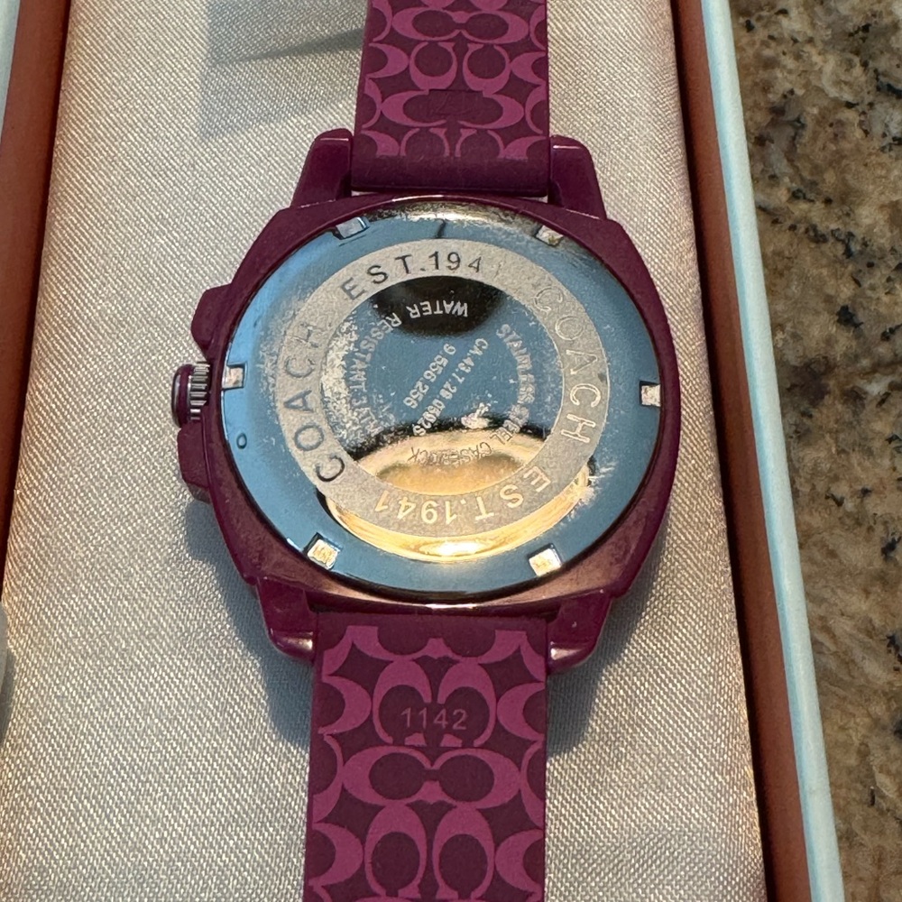 Coach Raspberry Watch - Picture 4 of 4